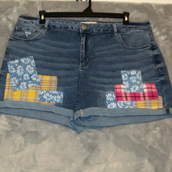 1948 Denim Women's Distressed Patched Cuffed Lite Blue Denim Shorts Size 22W - Picture 11 of 11